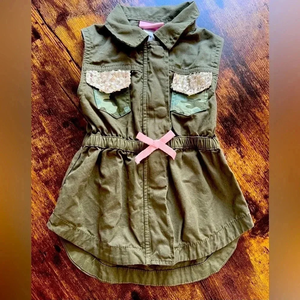 Little Lass | toddler girls camo vest. Size: 24M​